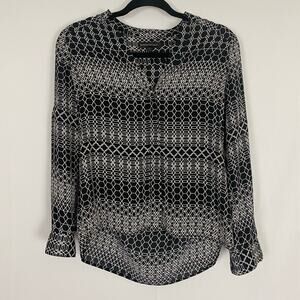Banana Republic Petite XS Black White Geometric Blouse Long Sleeve Lightweight